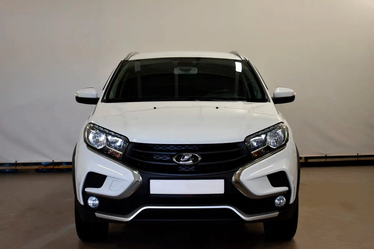 Lada Xray Cross с автосалона по цене от 750 000 рублей